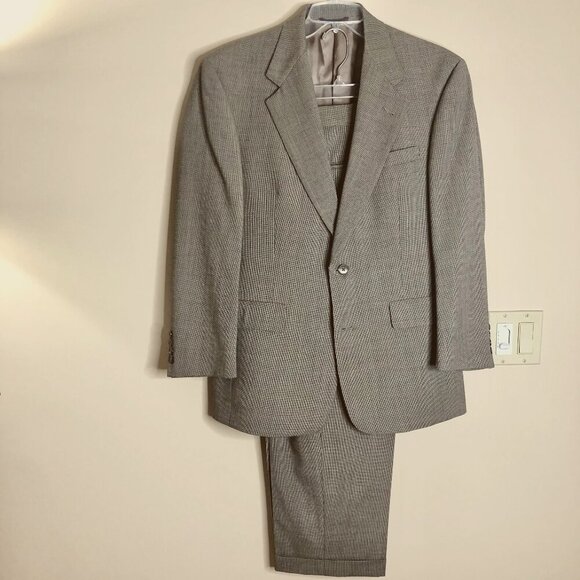 Hart Schaffner Marx Men's Two Piece Suit, Size 38 Short - Picture 1 of 12